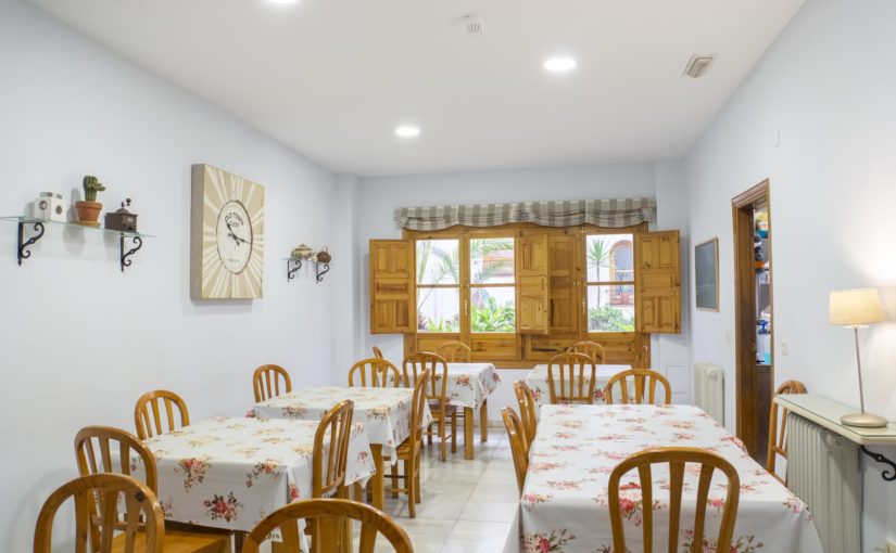 salon comedor residencia jardines